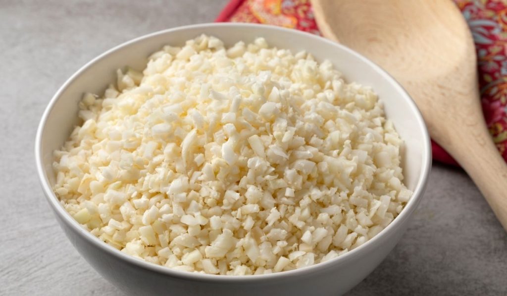 cauliflower rice in a white bowl - ee220329