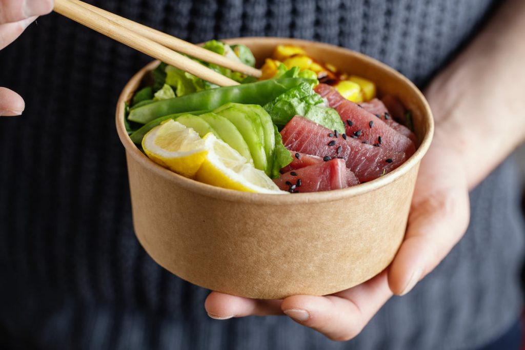 healthy bowl with raw tuna and vegetables